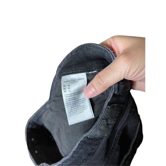 American Eagle Distressed Mom Shorts Size 10 - Picture 9 of 9